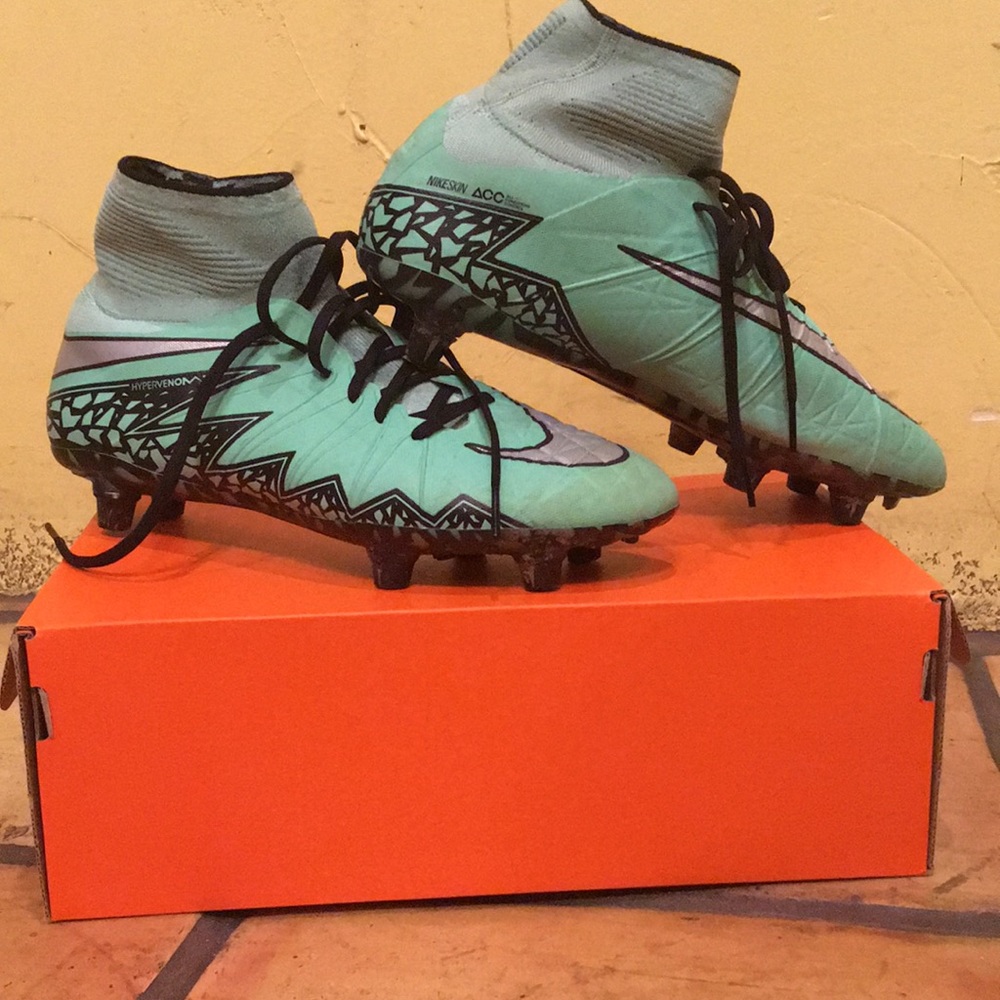 Soccer cleats